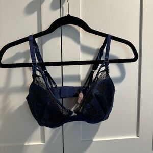 Victoria's Secret Very Sexy Plunge Bra Size 32 DD